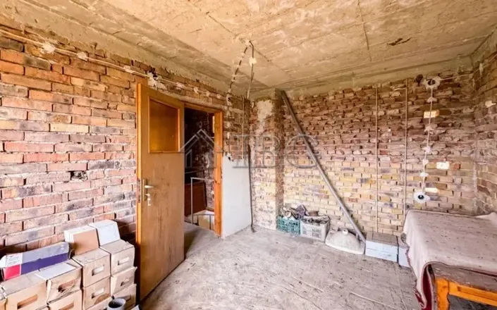 Image No.8-2 Bed House for sale