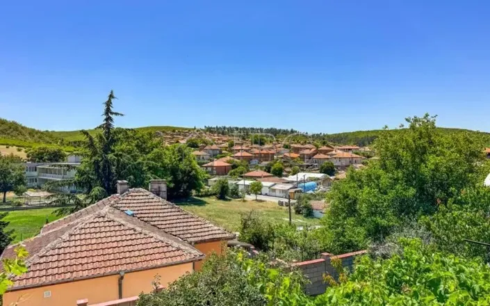 Image No.1-4 Bed House for sale