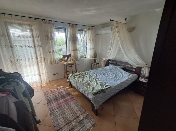 Image No.8-2 Bed House for sale