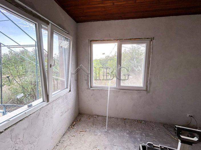 Image No.4-2 Bed House for sale