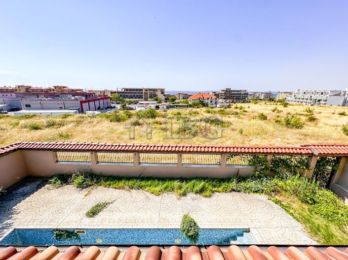 Image No.11-3 Bed House for sale