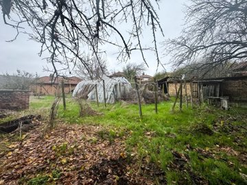 3-bedroom-house-with-outbuildings-cherven-rus