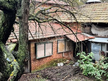 3-bedroom-house-with-outbuildings-cherven-rus