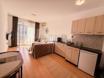 studio-sunny-day-6-studio