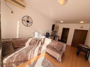 studio-sunny-day-6-studio-14