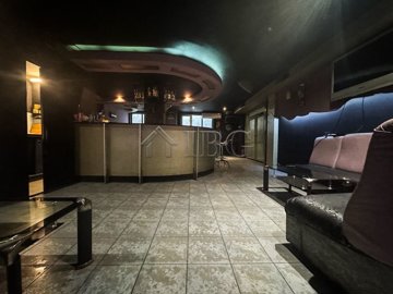 large-permise-with-top-location-ruse-city-47