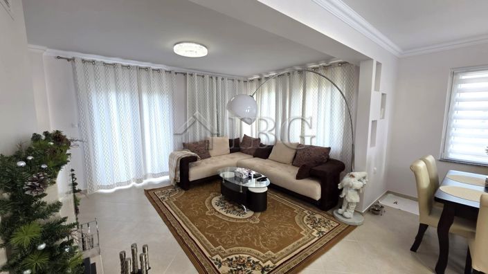 Image No.13-4 Bed House for sale