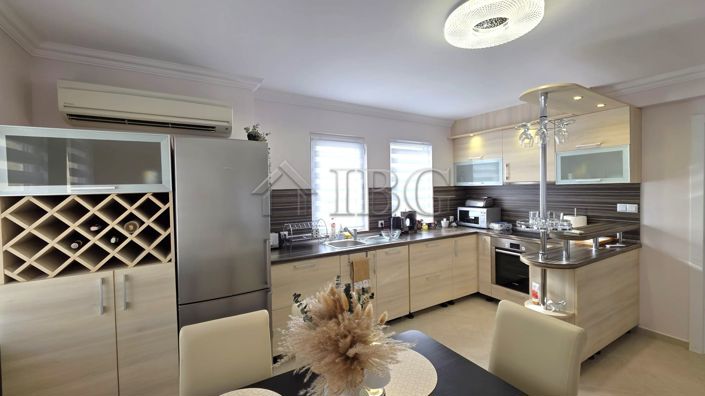 Image No.6-4 Bed House for sale