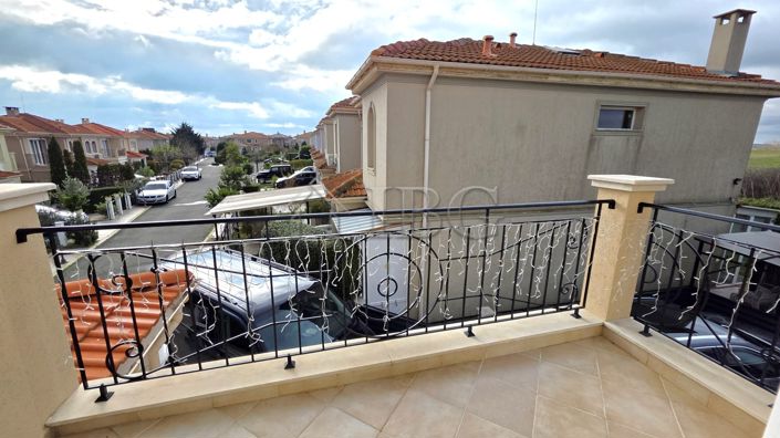 Image No.8-4 Bed House for sale