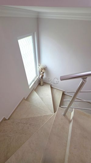 Image No.9-4 Bed House for sale