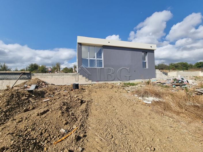 Image No.2-Maison de 3 chambres à vendre à Sliven 