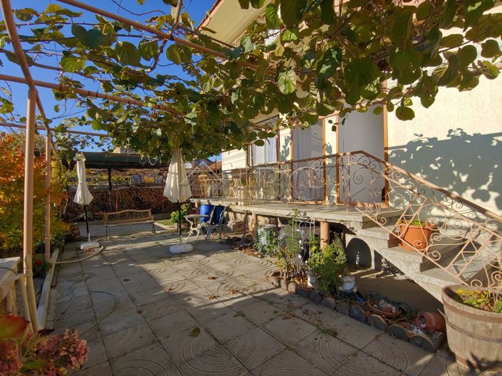 Image No.17-6 Bed House for sale