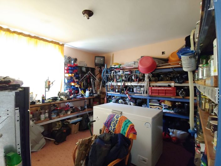 Image No.18-6 Bed House for sale