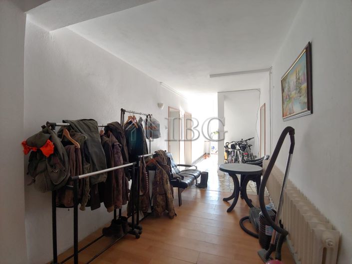 Image No.3-6 Bed House for sale