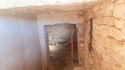 2-bedroom-renovated-house-with-big-garden-9