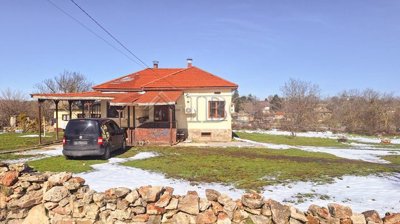 2-bedroom-renovated-house-with-big-garden-15