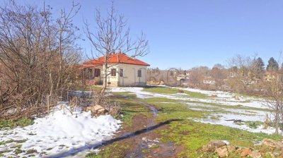 2-bedroom-renovated-house-with-big-garden-16