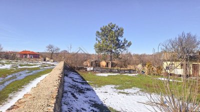 2-bedroom-renovated-house-with-big-garden-18