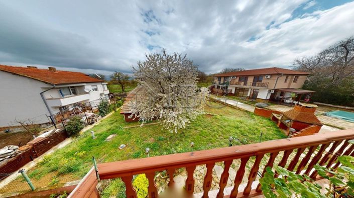 Image No.11-3 Bed House for sale