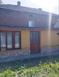 hause-with-big-garden-in-the-edge-of-the-vill