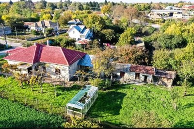 3-bedroom-house-outbuildings-5-km-to-general-