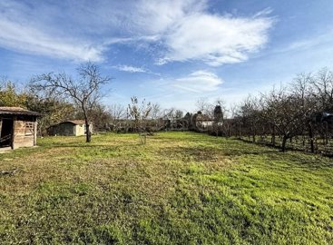 3-bedroom-house-outbuildings-5-km-to-general-