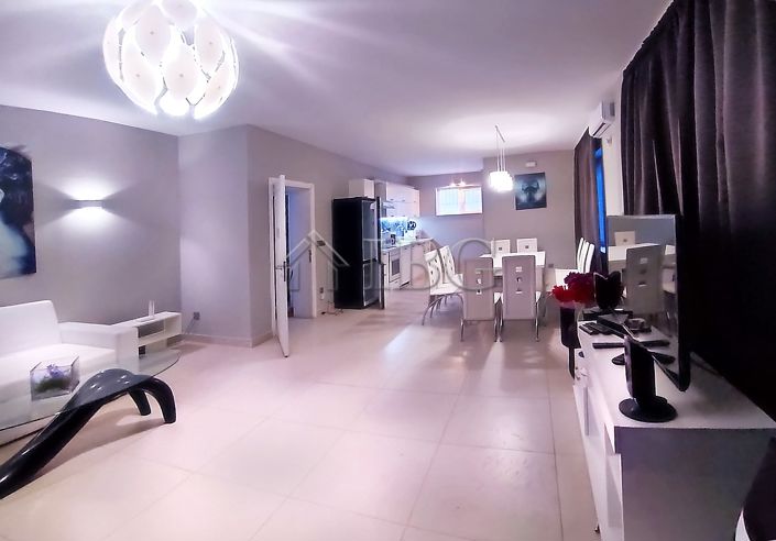 Image No.11-6 Bed House for sale