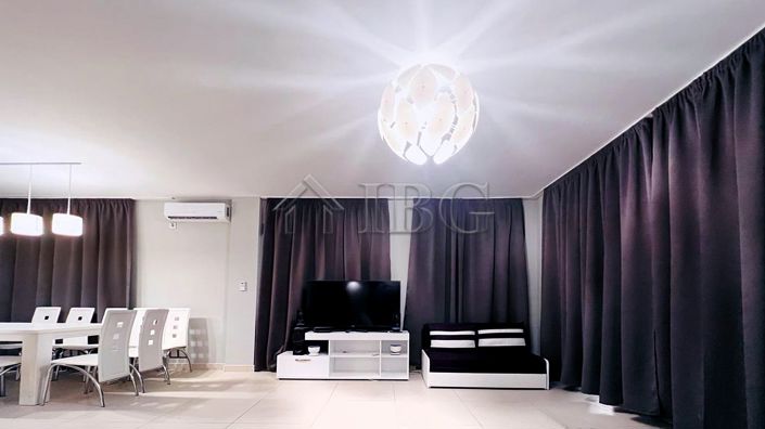 Image No.17-6 Bed House for sale