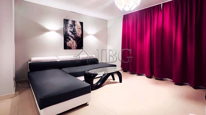 Image No.8-6 Bed House for sale