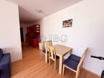 2-bedroom-sunny-day-6-15