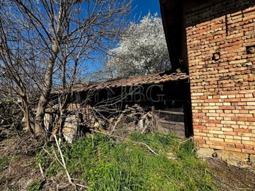 3-bedroom-house-with-nice-garden-alekovo-8