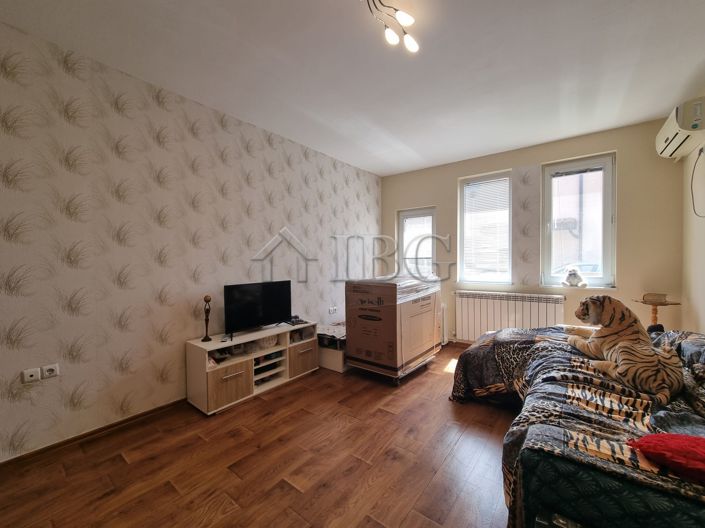 Image No.12-4 Bed House for sale