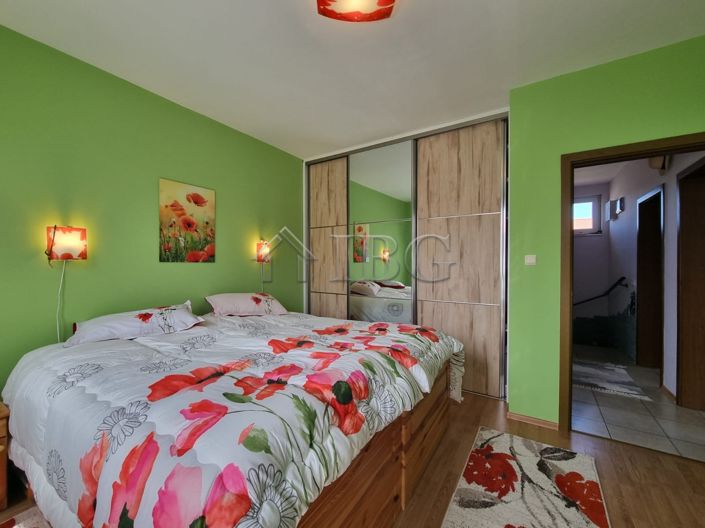 Image No.18-4 Bed House for sale