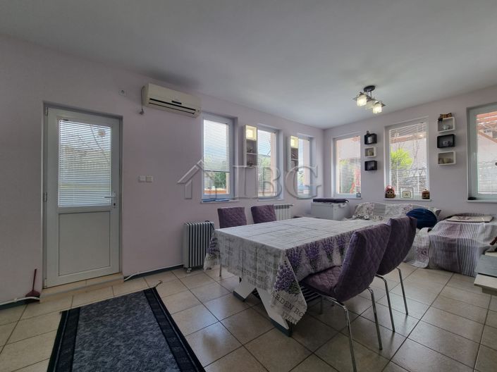 Image No.6-4 Bed House for sale