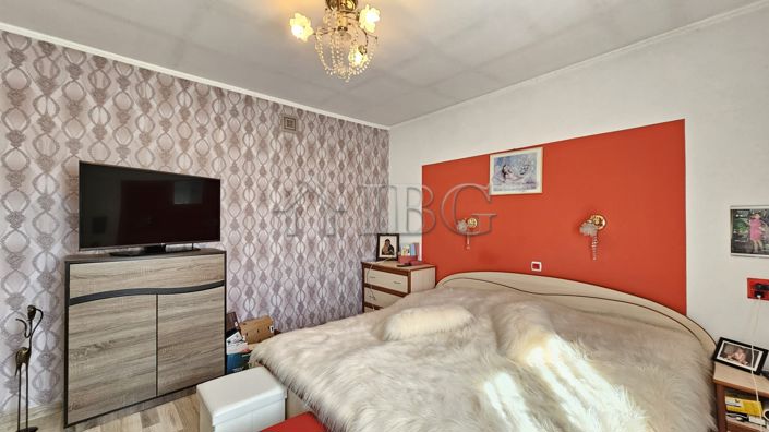 Image No.9-2 Bed House for sale