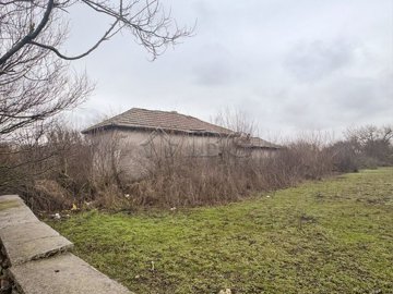 old-house-with-big-garden-20-km-to-durankulak