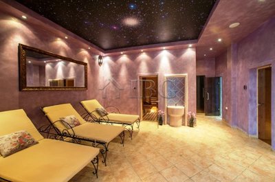 izidapalace-1