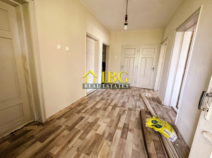 Image No.6-4 Bed House for sale