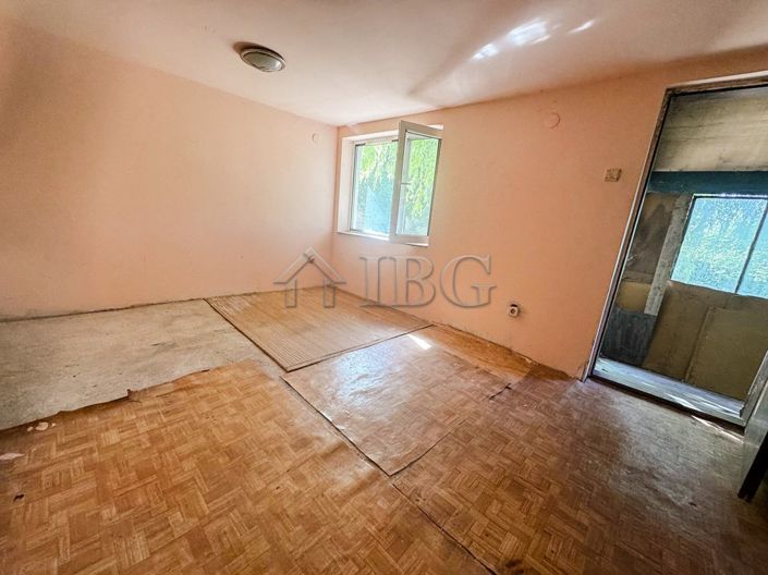 Image No.11-2 Bed House for sale