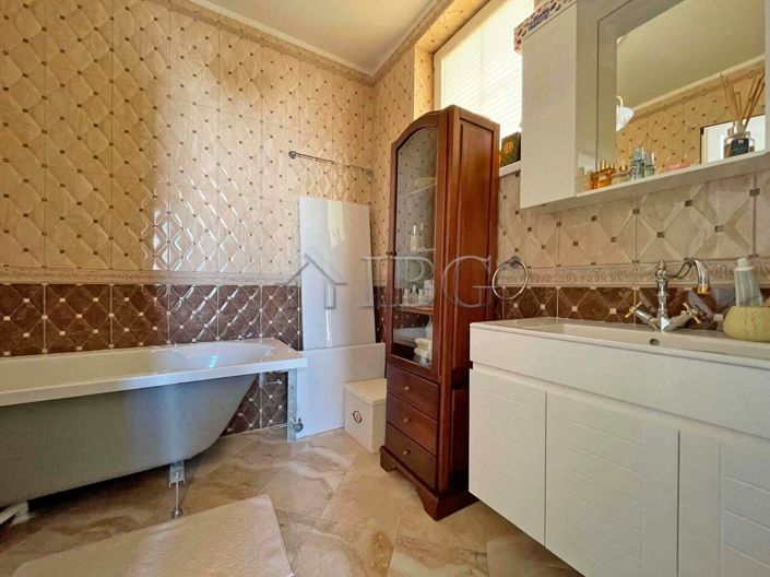 Image No.15-3 Bed House for sale