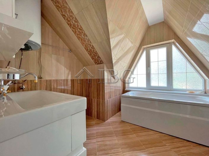Image No.17-3 Bed House for sale