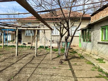 nice-house-with-garden-waterwell-veliko-tarno