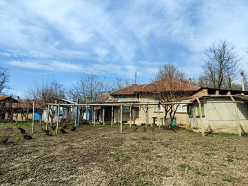 nice-house-with-garden-waterwell-veliko-tarno