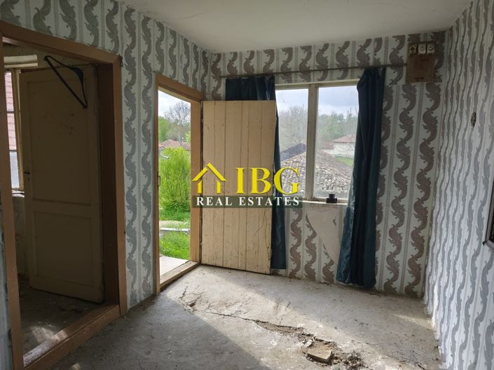 Image No.12-2 Bed House for sale