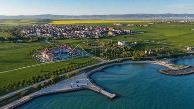 sole-mare-by-the-sea-863971451