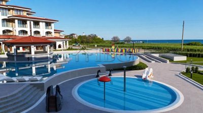 sole-mare-by-the-sea-863971468