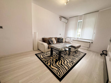 1-bedroom-fully-renovated-apartment-with-park