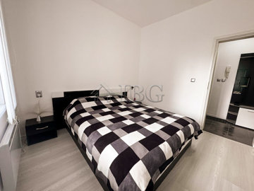 1-bedroom-fully-renovated-apartment-with-park
