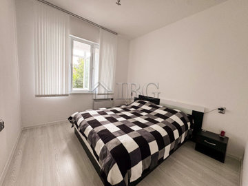 1-bedroom-fully-renovated-apartment-with-park