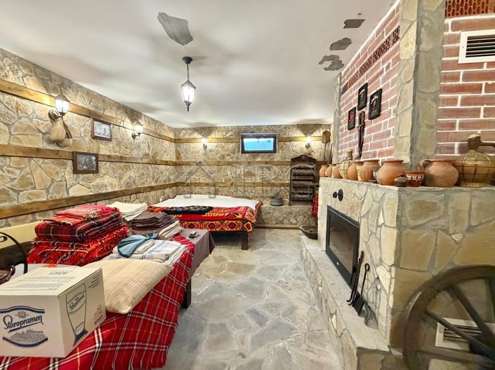 Image No.12-4 Bed House for sale